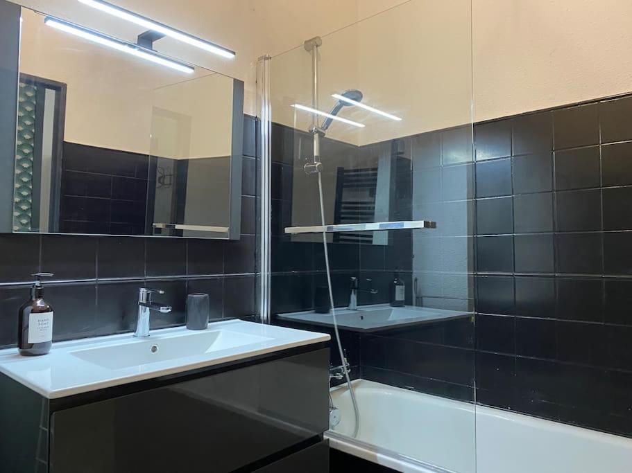 Apartamento L'Augusteum Nimes Exterior foto